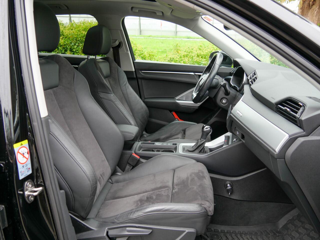 Audi Q3 35 TFSI 150PK Automaat S Line | PANODAK | CAMERA | NAVIGATIE | TREKHAAK |