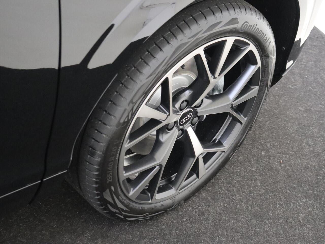 Audi Q3 1.5 200kW e-hybrid S edition | Panoramadak | Parkeerassistent Plus | Keyless | Achteruitrijcamera | Sfeerverlichting | Dodehoek detectie | Optiek zwart | Lederen bekleding |