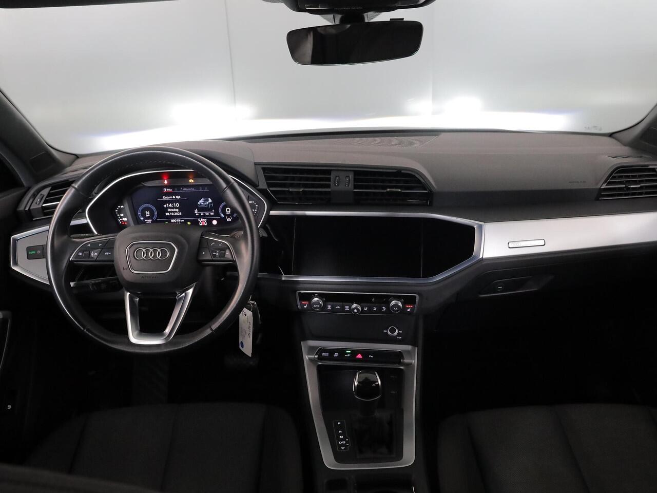 Audi Q3 45 TFSI e Business Edition 245 pk S-tronic | Navigatie | Parkeersensoren | Adaptieve cruise control | Stoelverwarming |