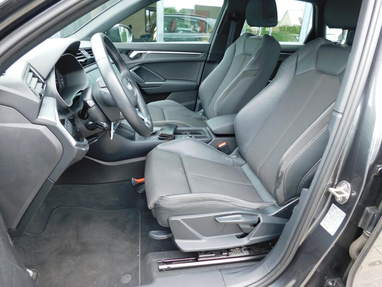 Audi Q3 35 TFSI S-tronic, 2X S-line, Carplay, Pdc