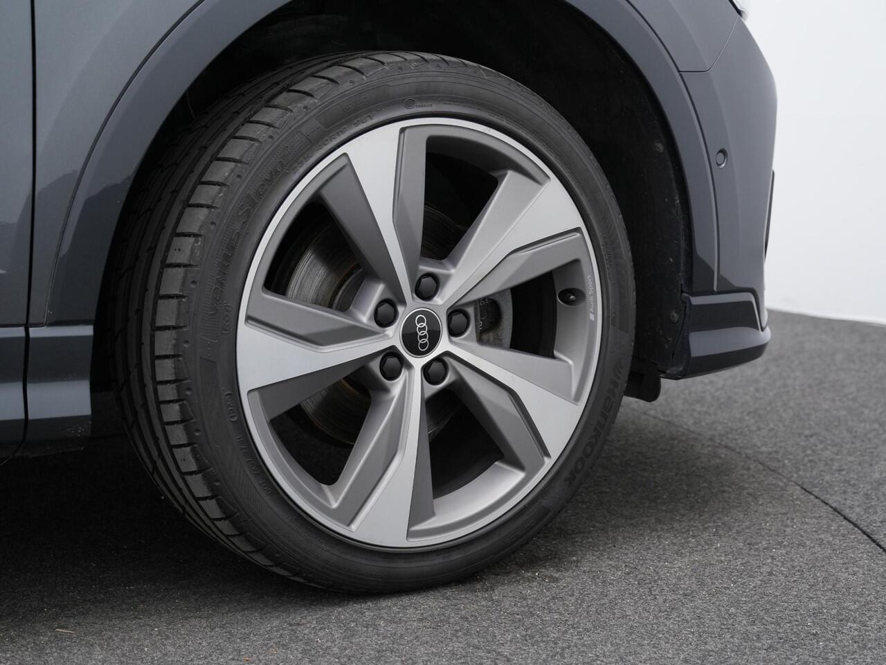 Audi Q3 Sportback 35 TFSI 150 pk S-tronic S-Line | Stoelverwarming | Navigatie | Parkeersensoren voor/achter