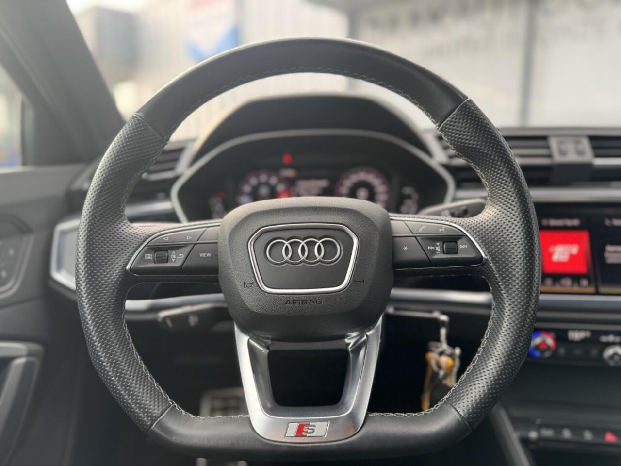 Audi Q3 35 TFSI S edition | B&O | Leder | Trekhaak