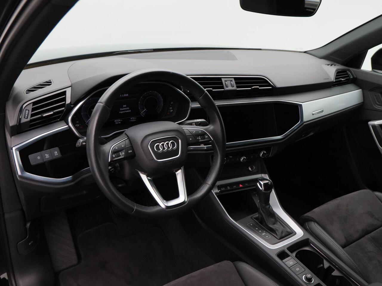 Audi Q3 45 TFSi e 245 Pk Automaat S-Line | Virtual Cockpit | Adaptive Cruise | Camera | Alcantara Leder | Elektrische Achterklep | Privacy Glass | 19 Inch | 45.521 Km