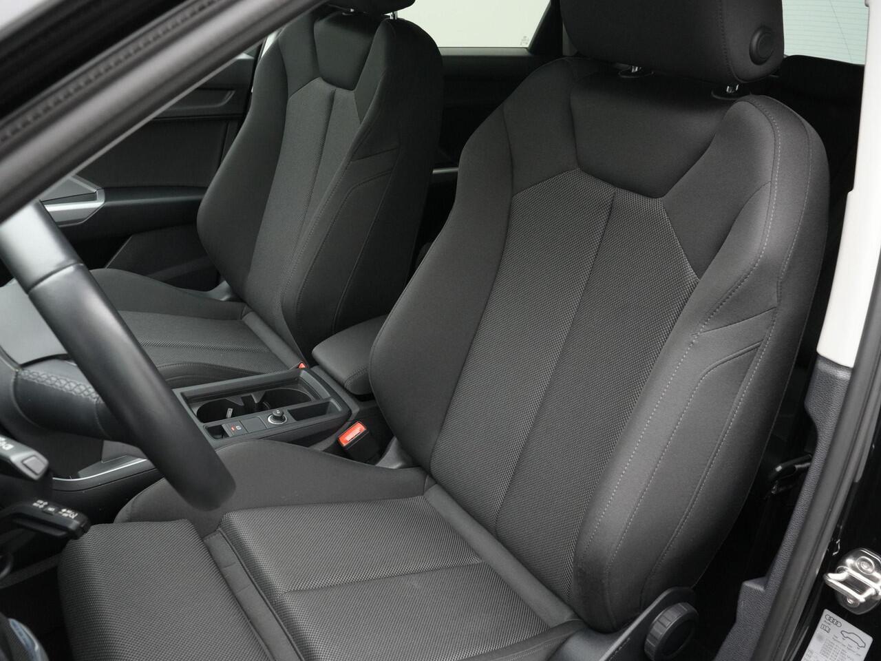 Audi Q3 45 TFSI e 245 pk S-tronic Advanced edition | Sportstoelen | Stoelverwarming | Parkeersensoren voor/achter | Adaptive Cruise | Standkachel | 18 inch