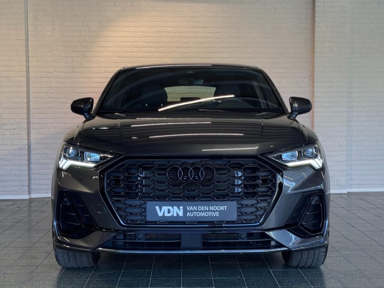 Audi Q3 45 TFSIe S-Line Black Edition Stoelv Sonos Sfeerv 19''