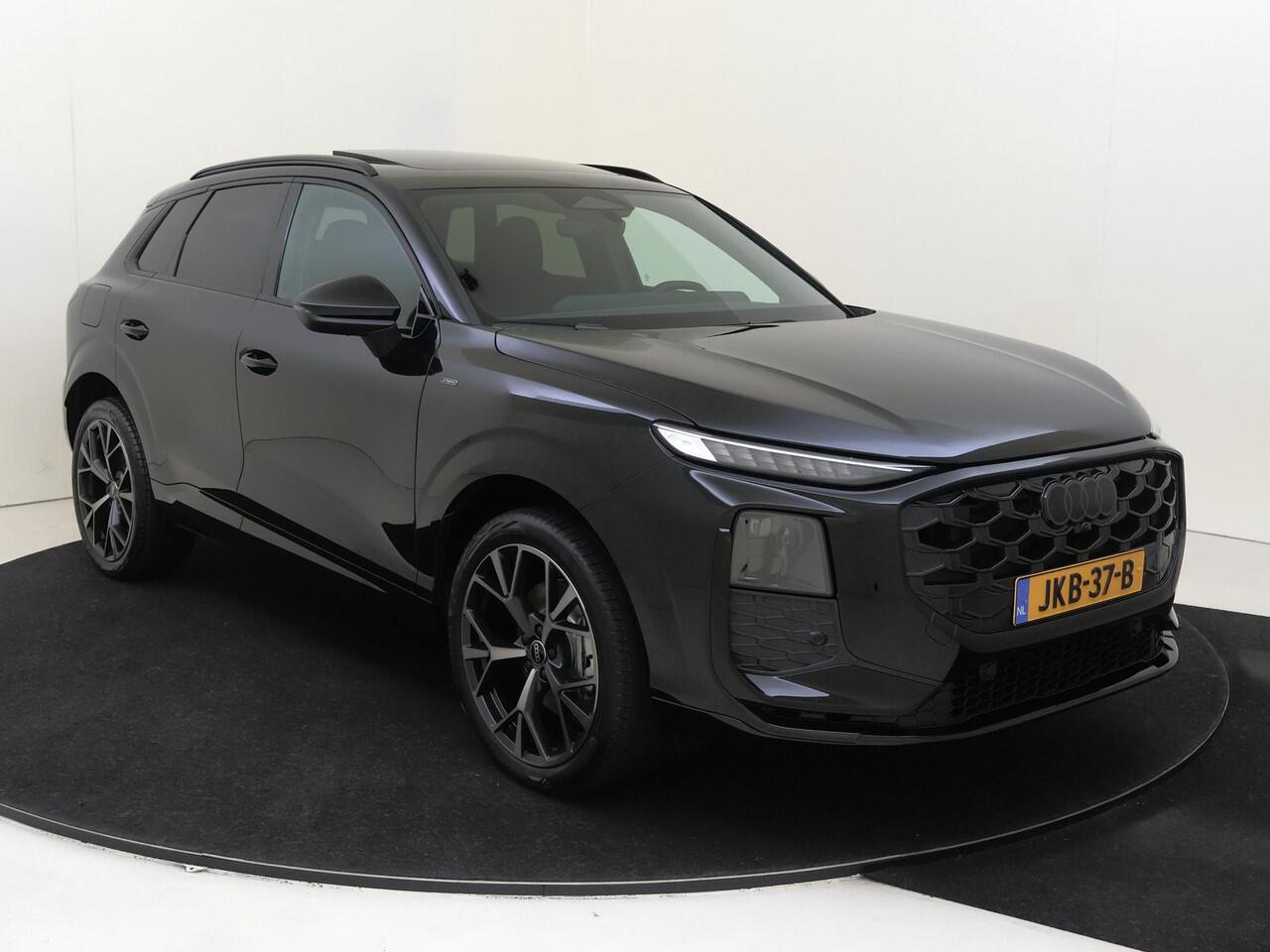 Audi Q3 1.5 200kW e-hybrid S edition | Panoramadak | Parkeerassistent Plus | Keyless | Achteruitrijcamera | Sfeerverlichting | Dodehoek detectie | Optiek zwart | Lederen bekleding |