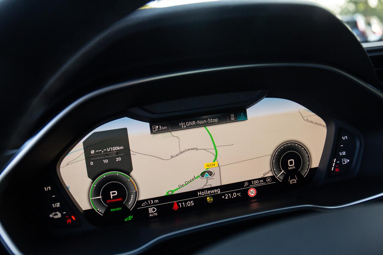 Audi Q3 45 TFSI e S edition ,Trekhaak, S-Line, Achteruitrijcamera, Stoelverwarming,