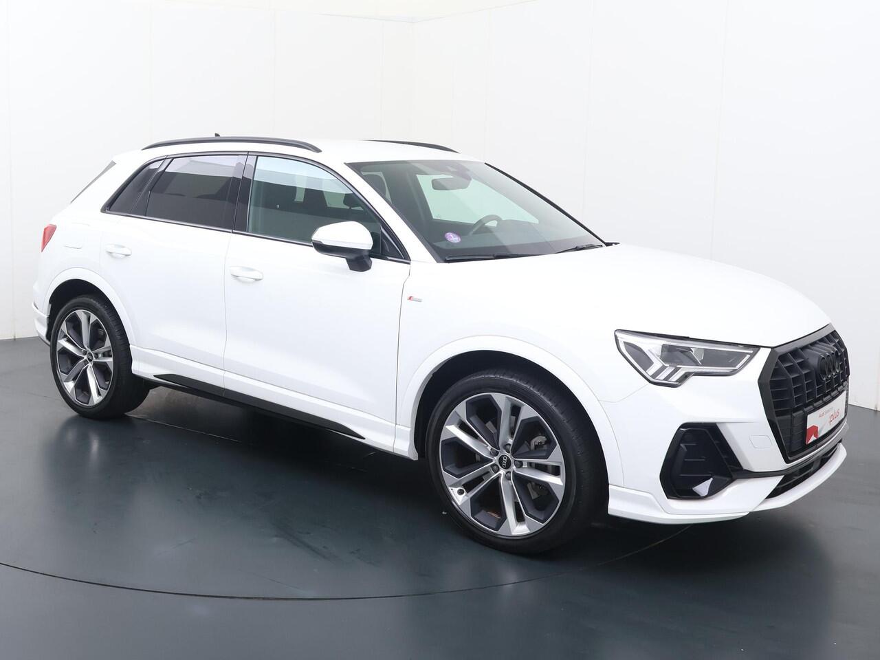 Audi Q3 45 TFSI e S edition | 245 PK | Soh 97% | Stoelverwarming | Trekhaak | Achteruitrij camera |