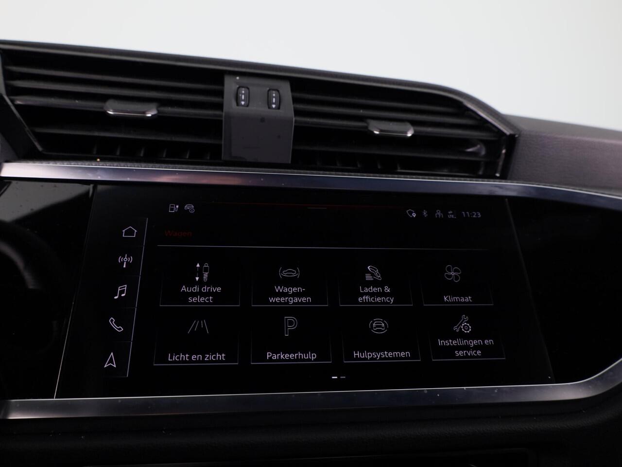 Audi Q3 45 TFSI e S edition 245pk | Navigatie | Stoelverwarming | 19 inch lichtmetalen velgen | 3 spaak afgevlakt stuurwiel