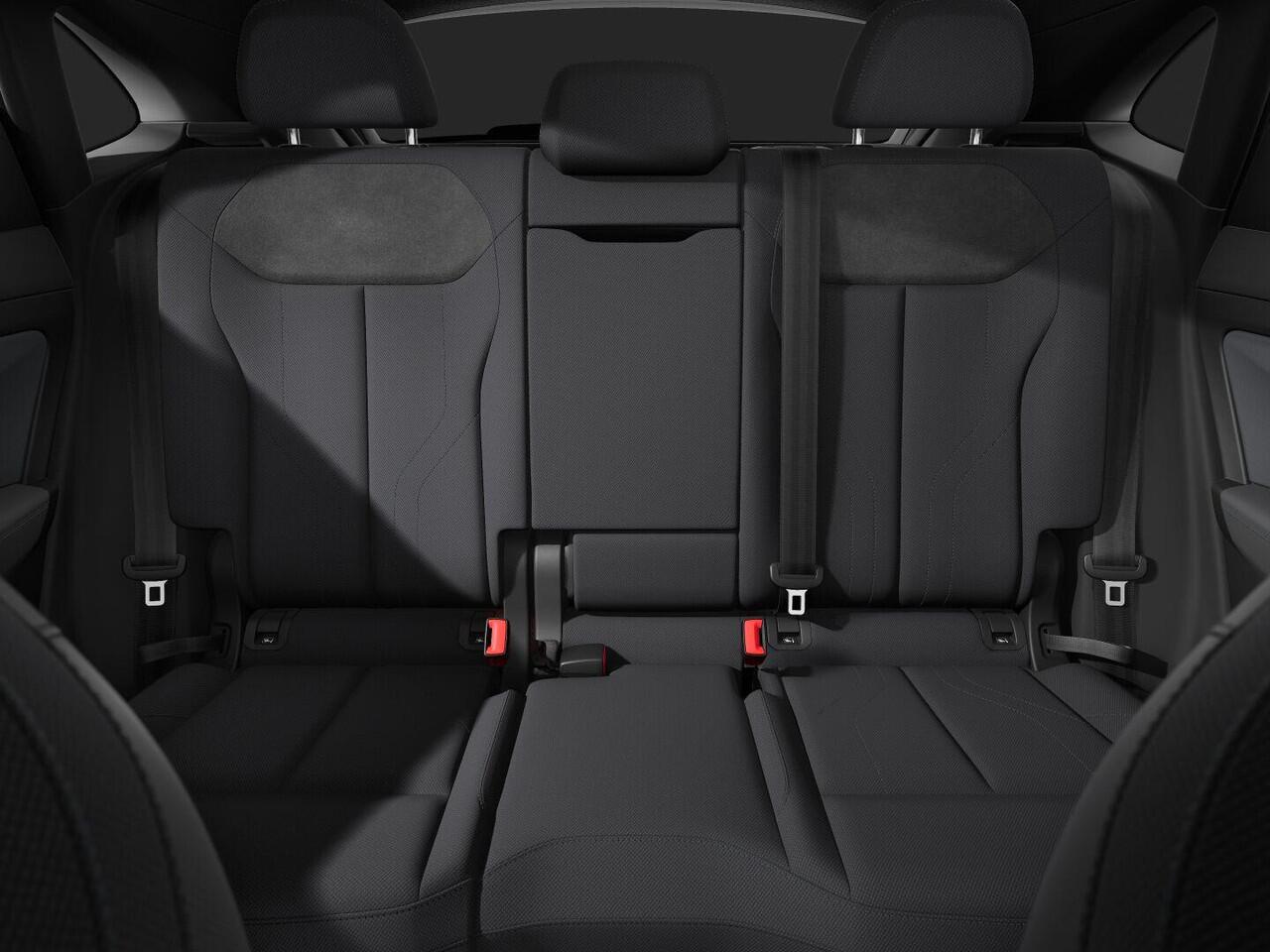 Audi Q3 Sportback S edition e-hybrid 272 pk | Techniekpakket plus | Glazen panoramadak | Optiekpakket zwart | 19'' lichtmetalen velgen |