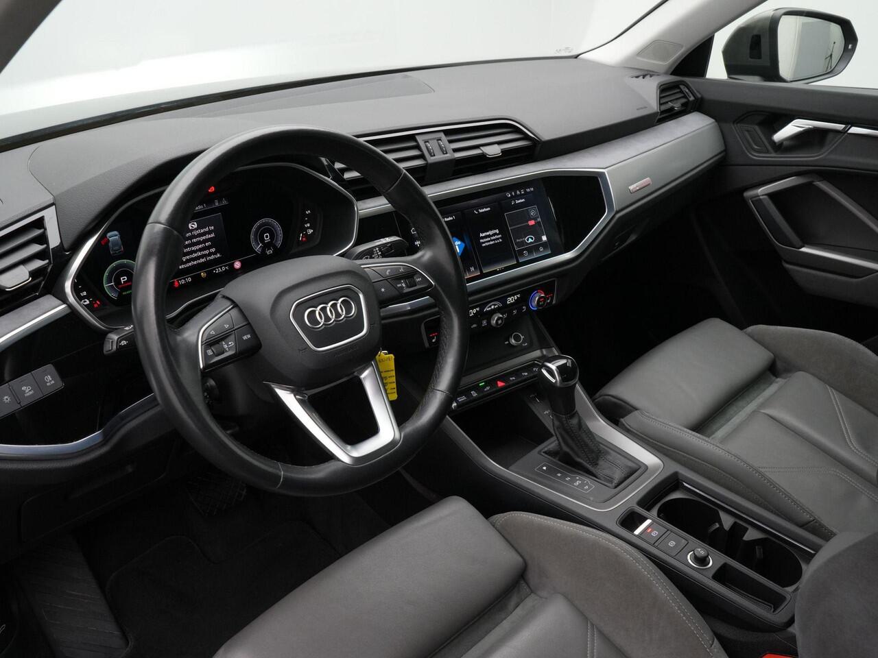 Audi Q3 45 TFSI e 245 pk S-tronic S-Line | Trekhaak | Demperregeling | Rondomzicht camera | Navigatie | Adaptieve cruise control
