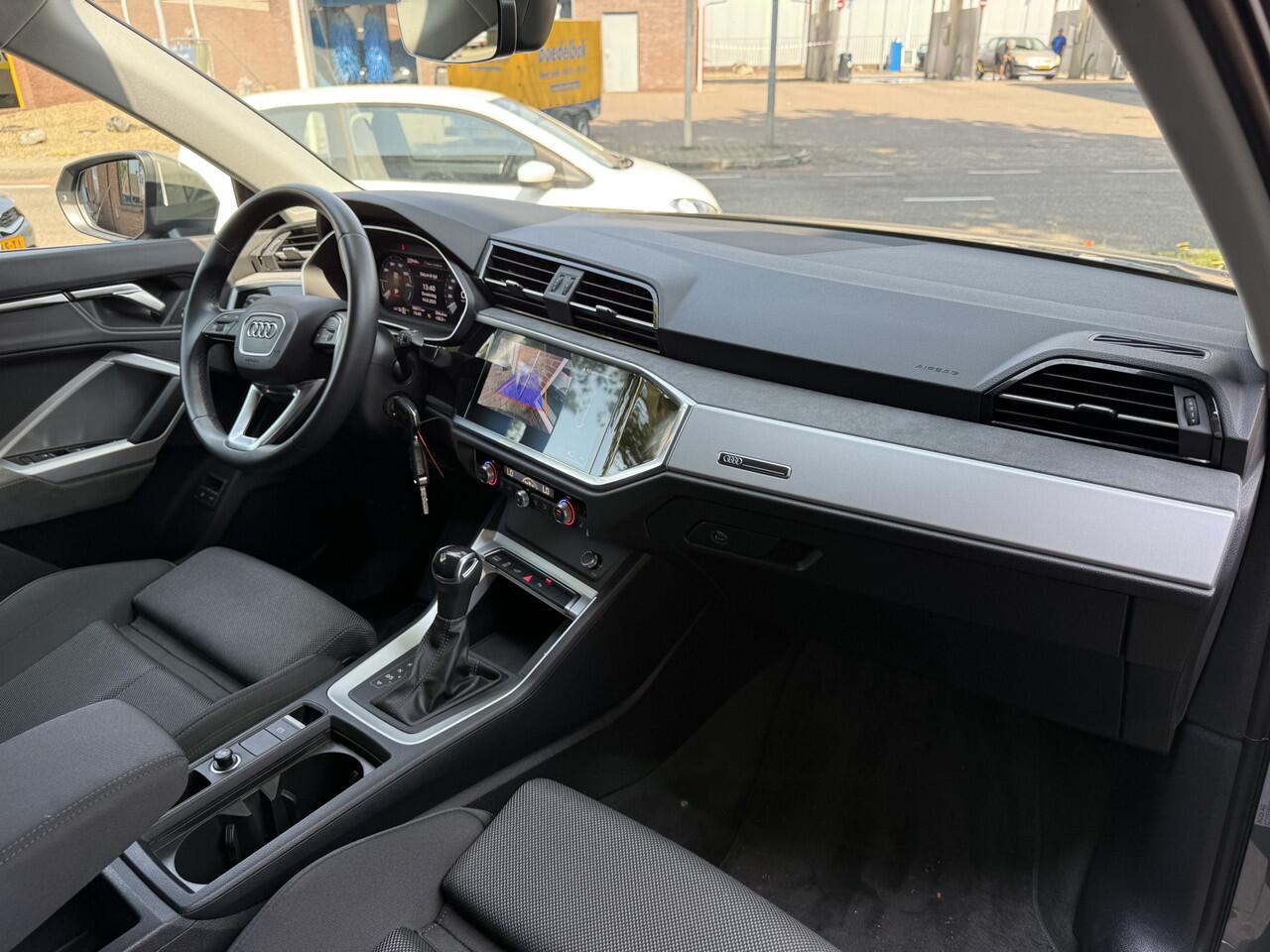 Audi Q3 E-TRON | | Apple Carplay/Android Auto | stoel verwarming | lichtmetalen wielen 20inch | nieuwe banden | trekhaak meerprijs 750.00 euro