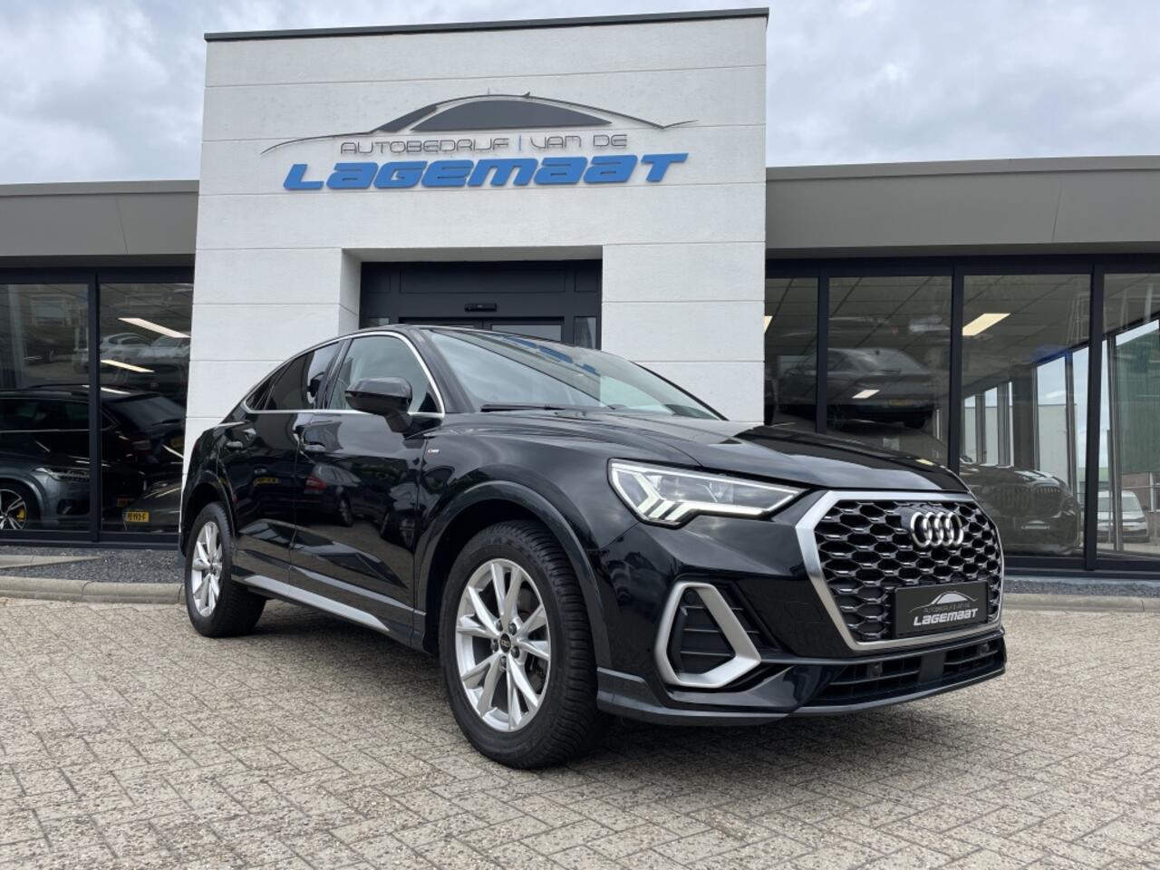 Audi Q3 Q3 Sportback 35 S line Automaat Panorama Dak