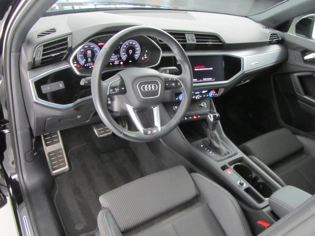 Audi Q3 45 TFSI e 'S'-edition, Blackpack, S-Line, 39 dkm! Privacy-ACC-Carplay,Sportstoelen +Garantie