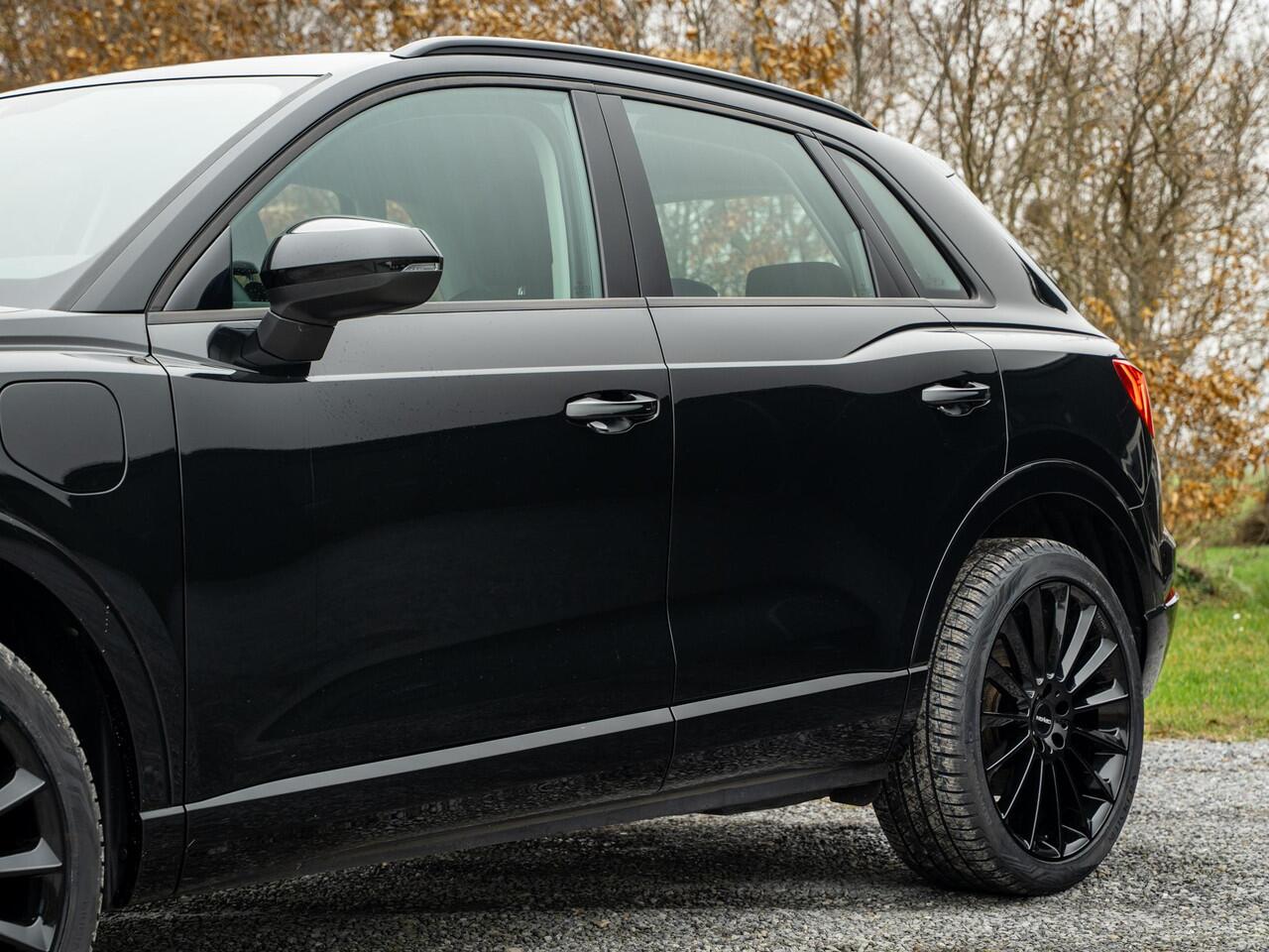 Audi Q3 45 TFSI e // zwart optiek // start/stop // elektr. klep // 20"