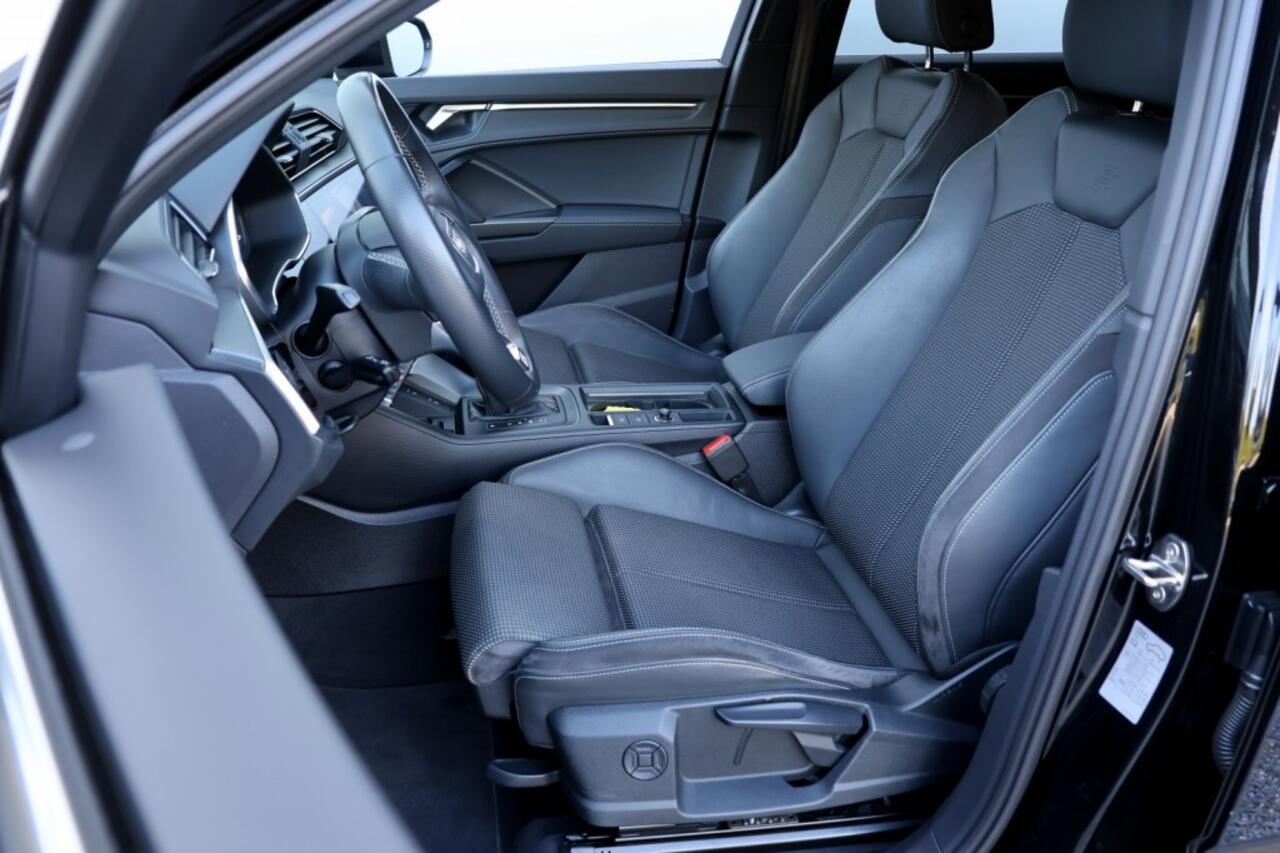 Audi Q3 45 TFSIe S-Line - 245 pk **Camera / Trekhaak / Navi