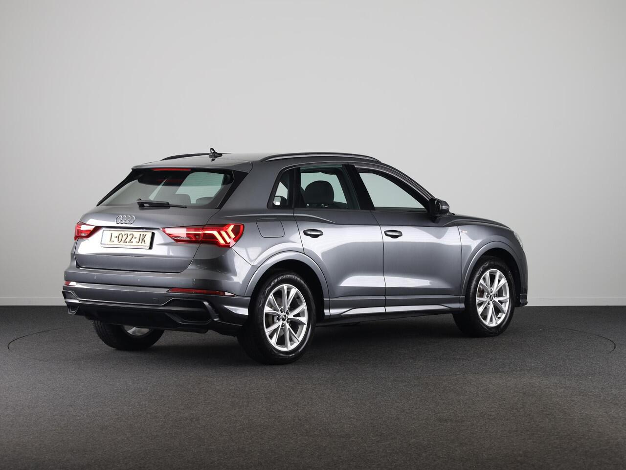 Audi Q3 35 TFSI S edition 150pk S-tronic | Navigatie | Keyless entry | Apple Carplay -/ Android auto | Parkeersensoren voor en achter