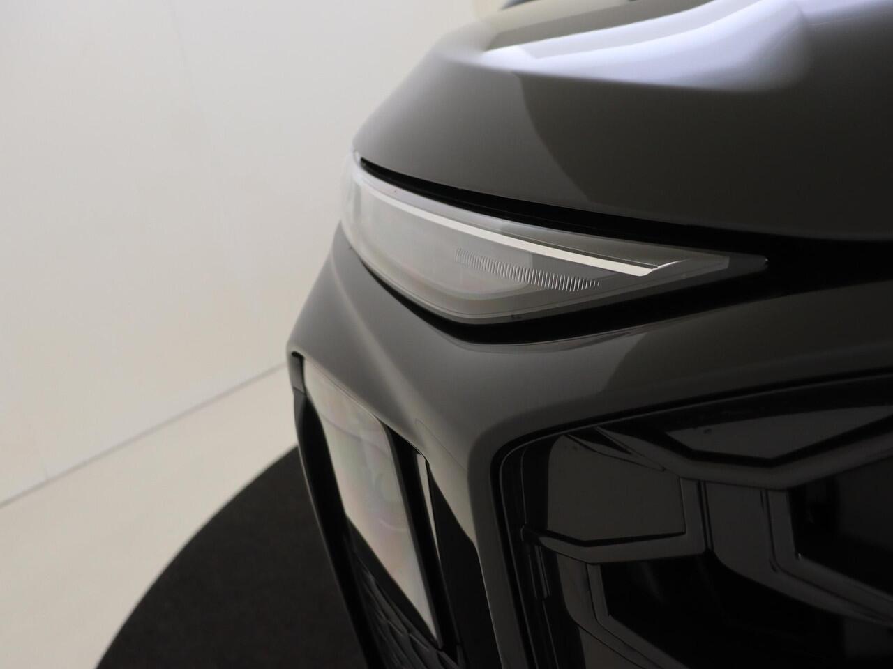 Audi Q3 1.5 200kW e-hybrid S edition | Panoramadak | Parkeerassistent Plus | Keyless | Achteruitrijcamera | Sfeerverlichting | Dodehoek detectie | Optiek zwart | Lederen bekleding |