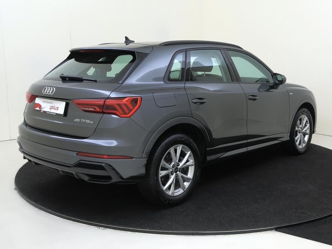 Audi Q3 45 TFSI e S edition | Parkeersensoren | Dodehoek detectie | Adaptieve cruise control | Stoelverwarming | CarPlay | Audi virtual cockpit plus |
