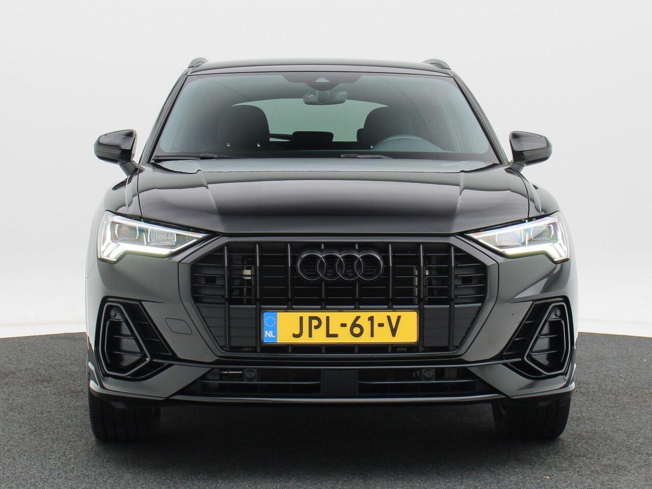 Audi Q3 45 TFSi e 245 Pk Automaat S-Line | Virtual Cockpit | Adaptive Cruise | Camera | Alcantara Leder | Elektrische Achterklep | Privacy Glass | 19 Inch | 45.521 Km
