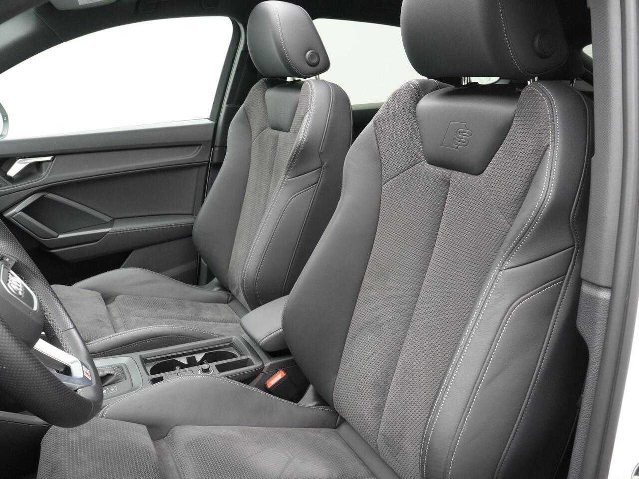 Audi Q3 Sportback 45 TFSI e 245 pk S-tronic S Edition / S-Line | Panoramadak | Trekhaak | Rondomzicht camera | Stuur-/stoelverwarming | Optiekpakket zwart plus | ACC | | Privacy glas | 19 inch