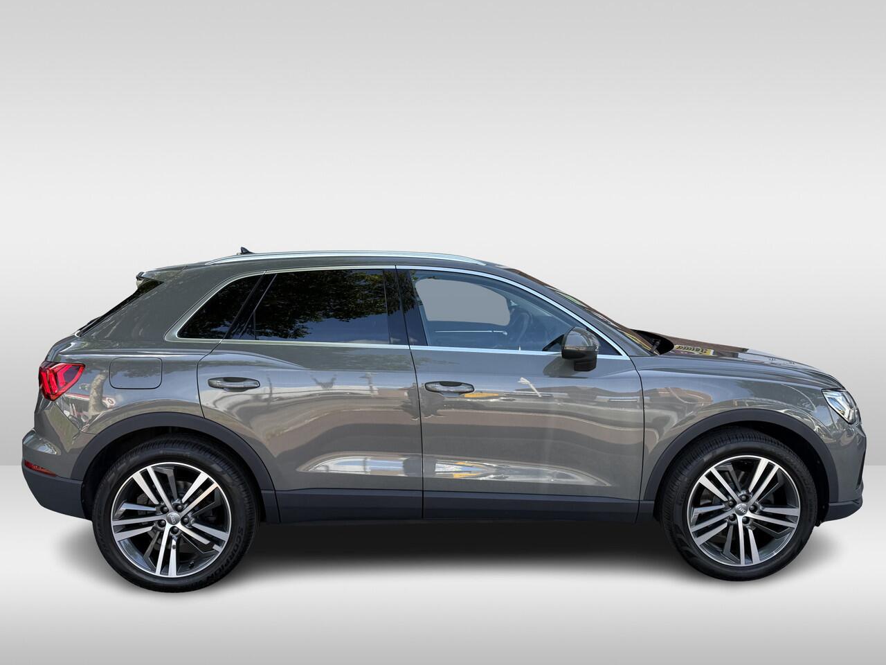 Audi Q3 E-TRON | | Apple Carplay/Android Auto | stoel verwarming | lichtmetalen wielen 20inch | nieuwe banden | trekhaak meerprijs 750.00 euro