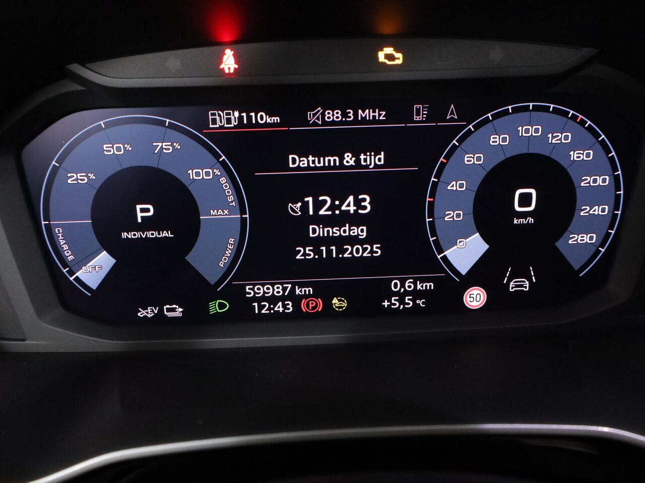 Audi Q3 Sportback 45 TFSI e S Edition 245pk | 87% SOH | Private lease vanaf ¤759,- | Elektrisch verstelbare voorstoelen | Parkeeercamera | Verwarmbare voorstoelen | Navigatie