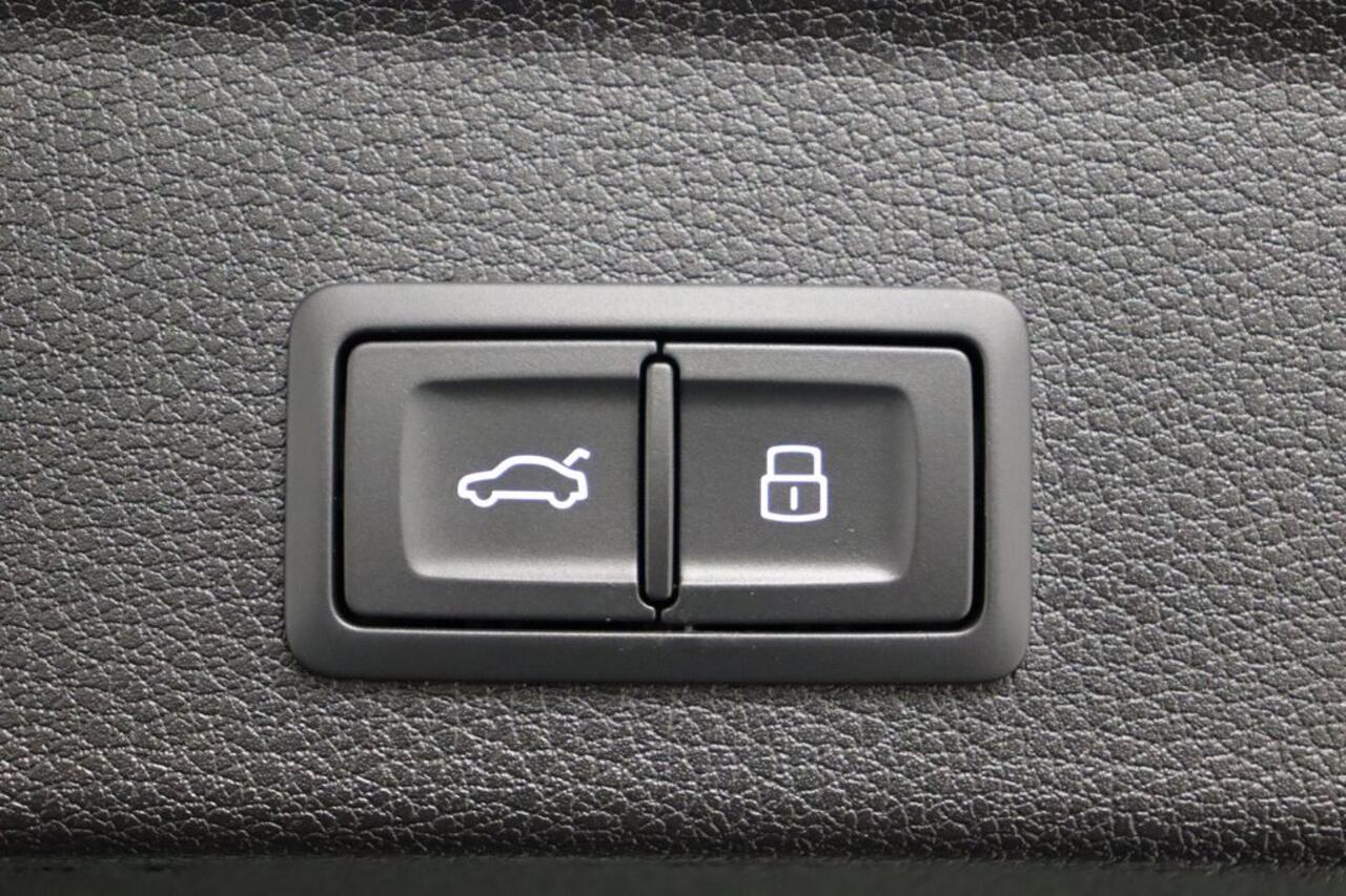 Audi Q3 Sportback 45 TFSI e 245 PK ACC Trekhaak Virtual Cockpit Sportstoelen Stoelverwarming 19 Inch