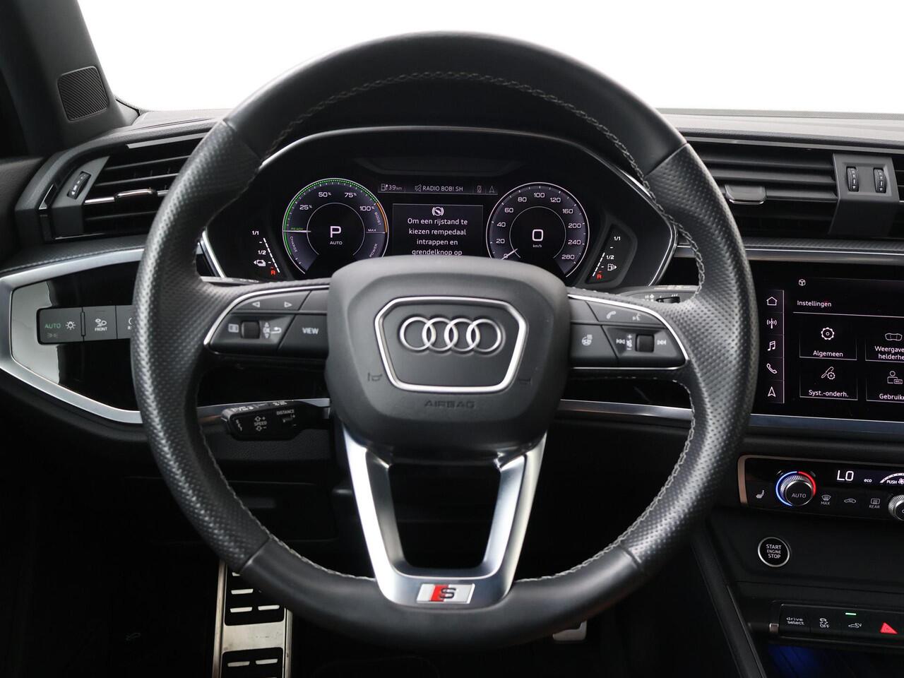 Audi Q3 Sportback 45 TFSI e S Edition | 245 PK | SoH 89% | Trekhaak | Panoramadak | 360 graden camera's | LM 20" velgen | Sportstoelen |