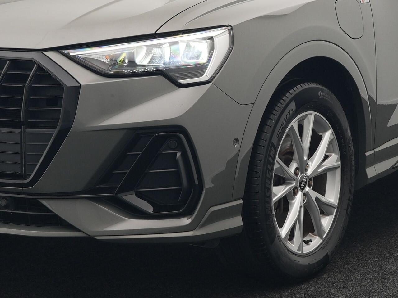 Audi Q3 45 TFSI e S Line Plug In Hybrid 245pk Dealer O.H PHEV | Trekhaak Af Fabriek | Panodak | Adaptive Cruise | Sportstoelen Verwarmd | Apple Carplay | Keyless | Navigatie | Virtual | DAB |