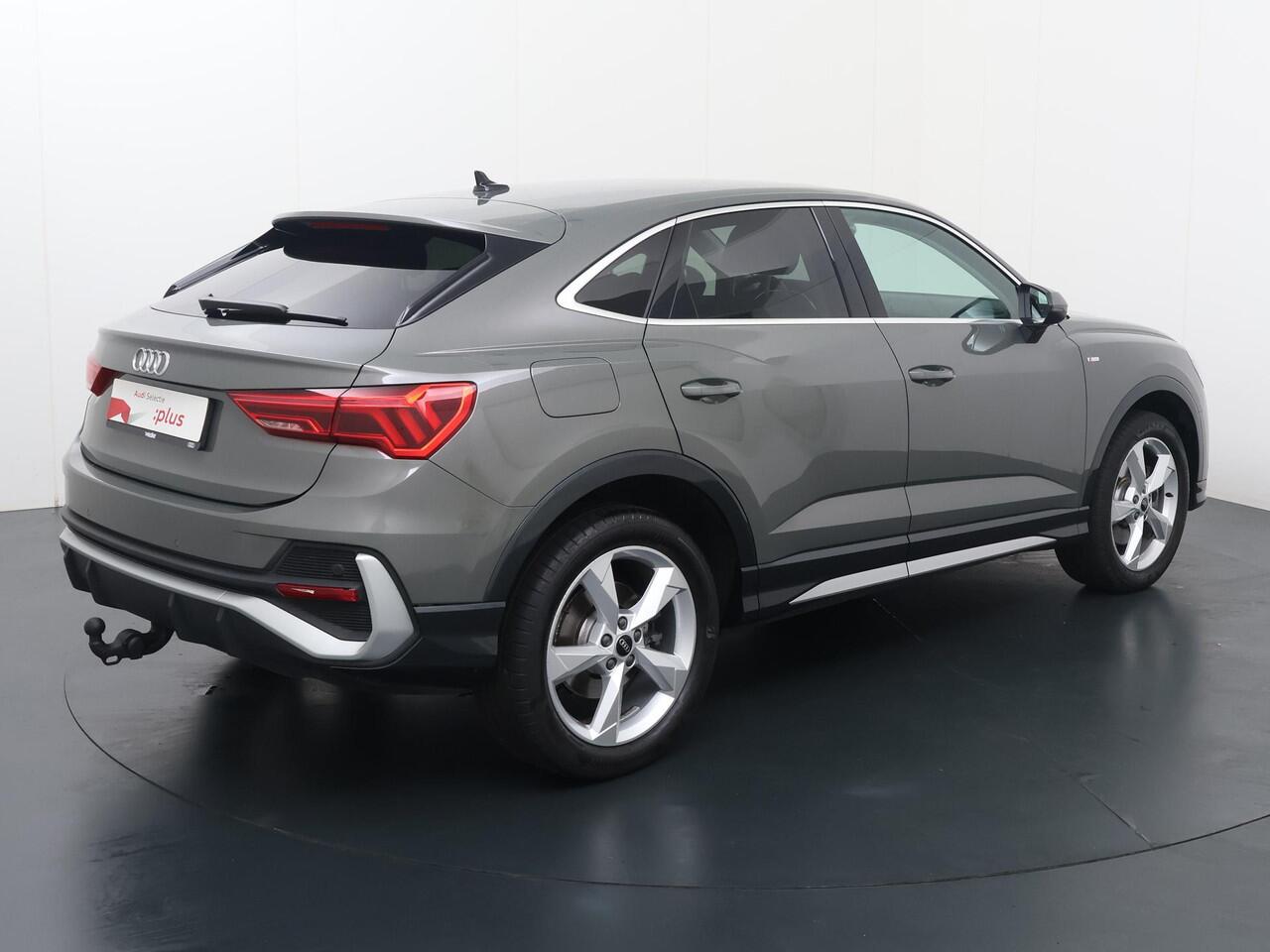 Audi Q3 Sportback 45 TFSI e S Edition | 245 PK | SoH 100% | Trekhaak | Elek. achterklep | Verwarmbare voorstoelen | Navigatiesysteem | LED verlichting |