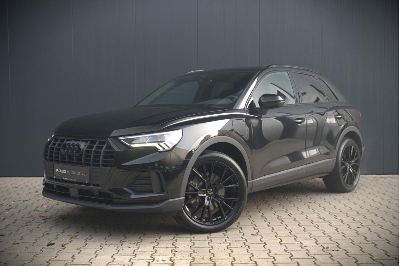 Audi Q3 45 TFSI e Advanced edition | Navigatie | Keyless | Stoelverwarming | Camera | Stuurverwarming | Parkeersensoren | Black Edition | Adaptive Cruise Control | DAB | Navigatie | Ambiance Verlichting | Digital Dash | LED |