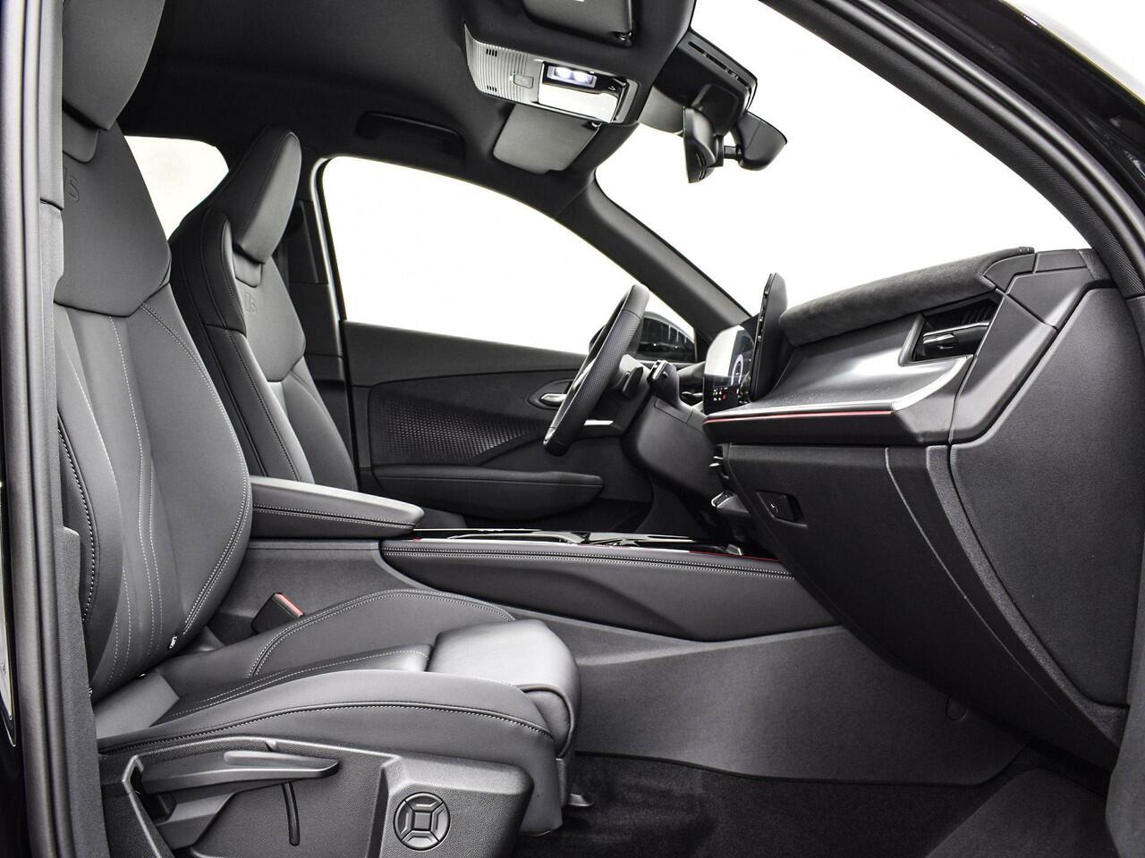 Audi Q3 1.5 200kW e-hybrid S edition 272 PK · Tech plus · 19" LM Velgen · Lederen bekleding