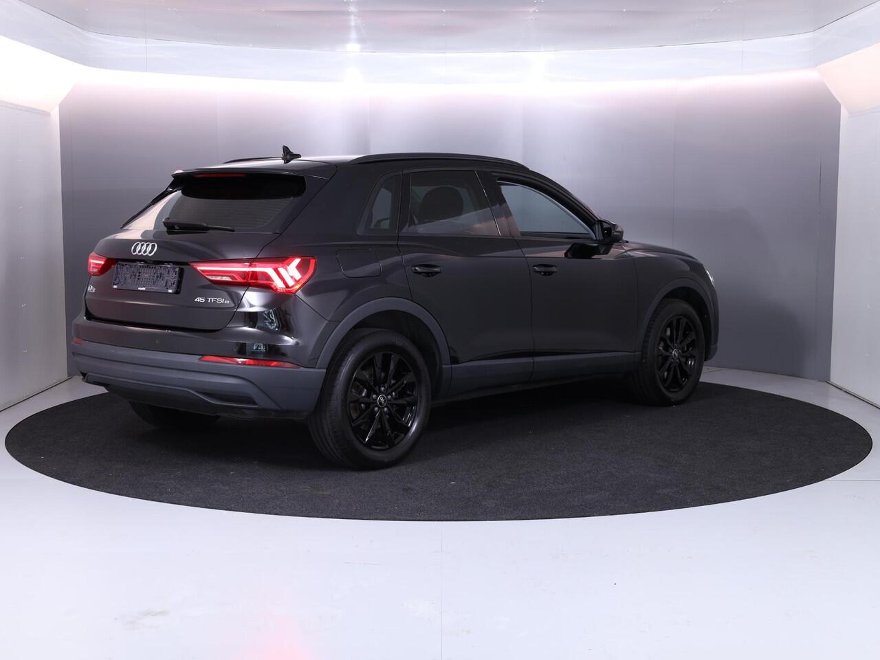 Audi Q3 45 TFSI e Business Edition 245 pk | SOH 94% | S-tronic | Navigatie | Parkeersensoren | Achteruitrijcamera | LED koplampen | Stoelverwarming |