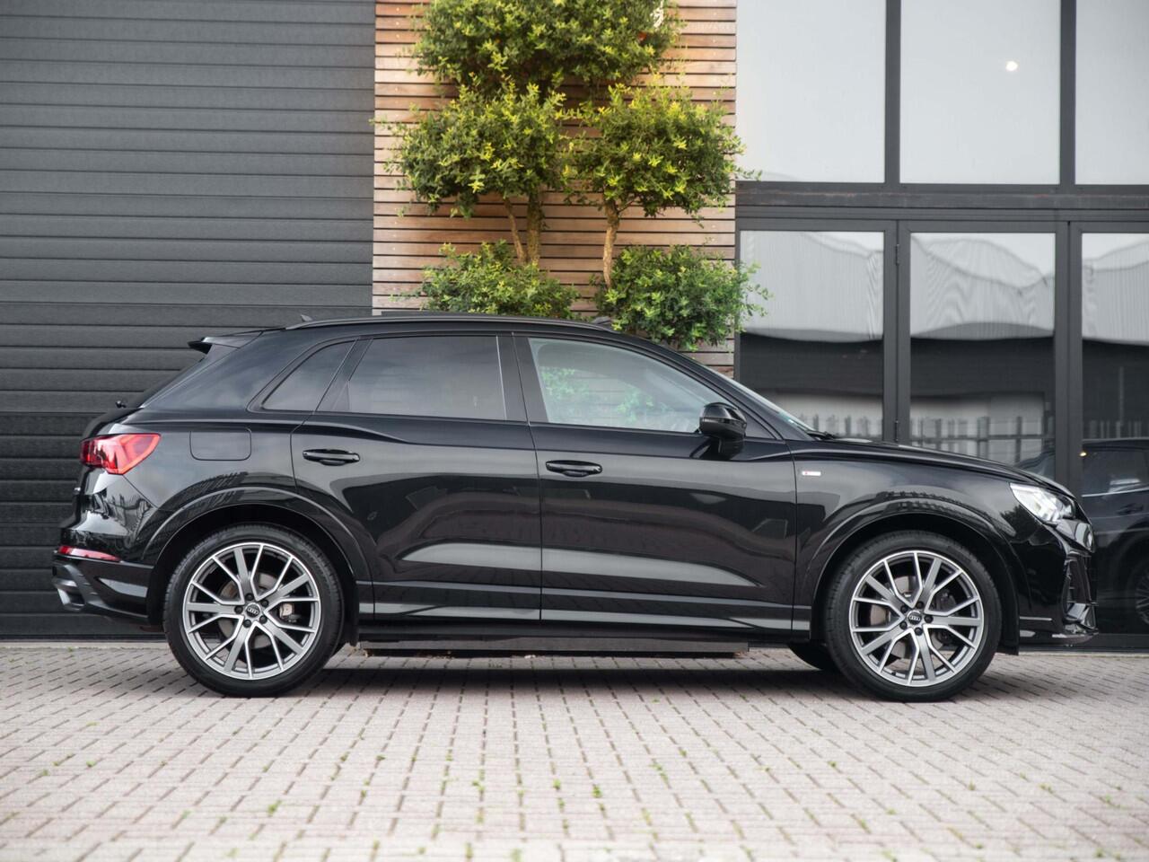 Audi Q3 40 TFSI quattro / 3x S-Line / Wegklapbare Trekhaak / Panoramadak / Bang & Olufsen / Virtual Cockpit / Matrix Verlichting / Keyless / 20" LMV