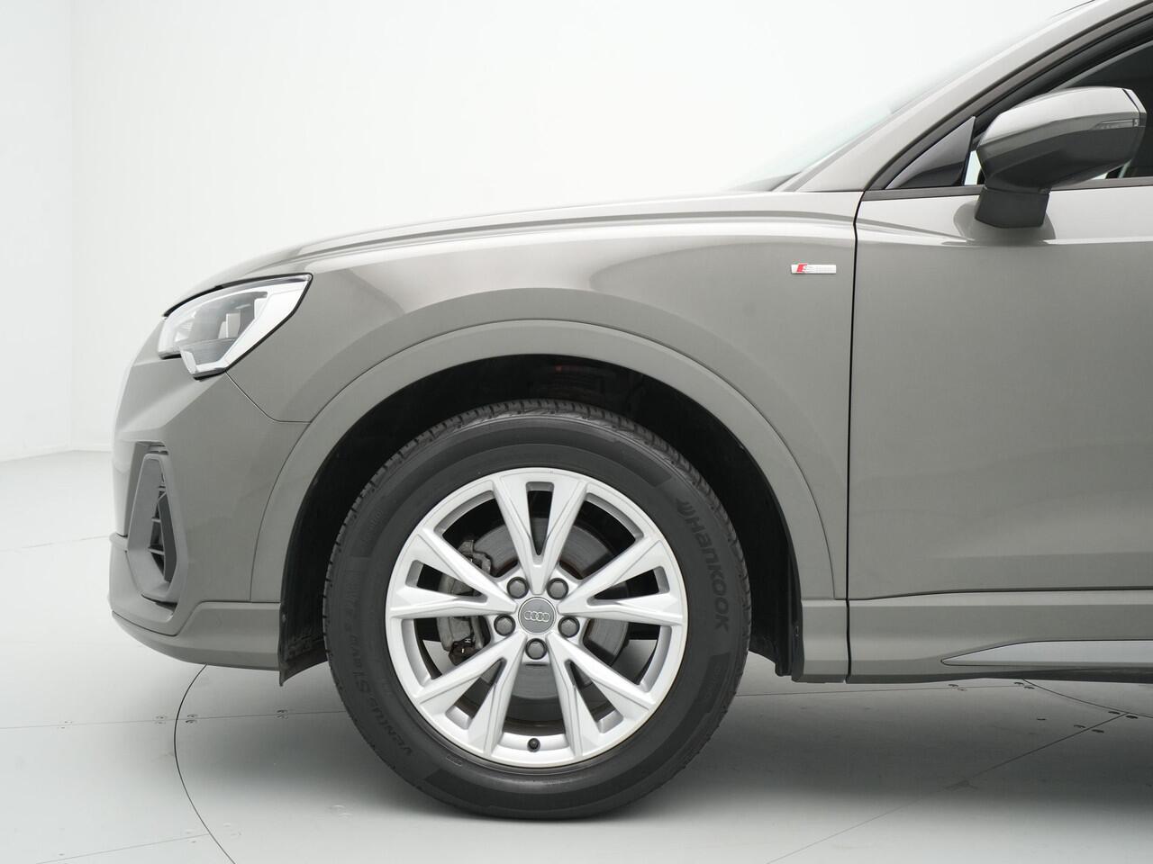 Audi Q3 35 TFSI 150pk Edition S line Navigatie dig display privacy glass 17