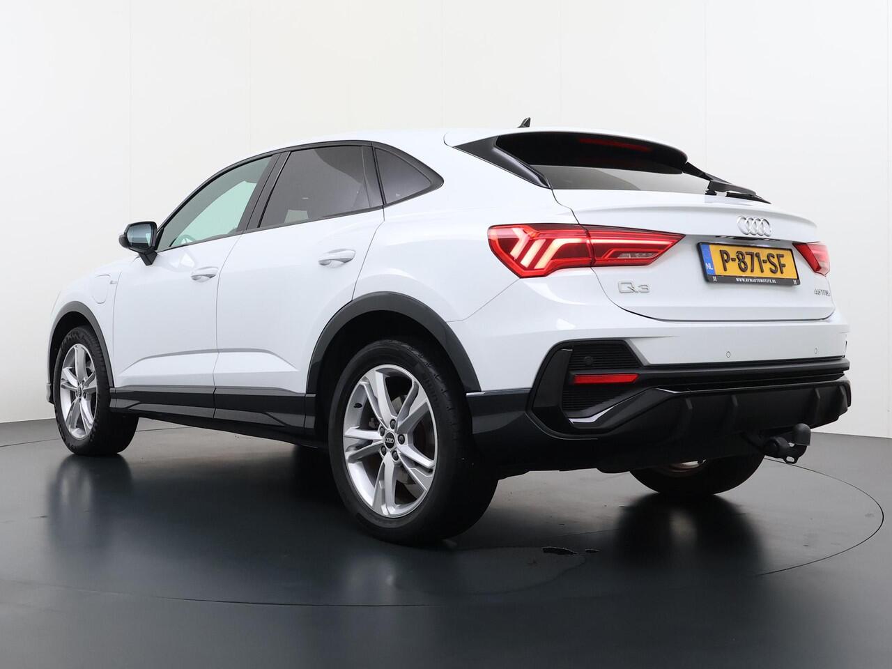 Audi Q3 Sportback 45 TFSI e S Edition VAN: ¤36.900,- VOOR: ¤31.877,- UW EINDEJAARSVOORDEEL: ¤5.023,- | PLUG IN HYBRIDE||2x S-LINE BINNEN + BUITEN| ADAPTIVE CRUISE| DODE HOEK | ELEK. TREKHAAK| DIG. DASH|