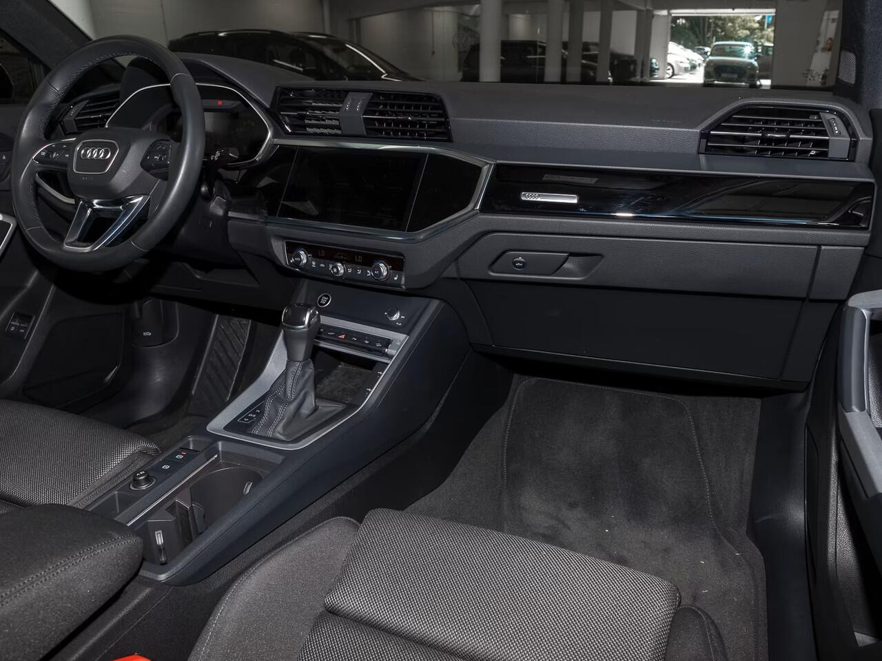 Audi Q3 Sportback 45 TFSI e S Line Black Pack ACC LED Navi Camera Sportstoelen Stoelverwarming 19 Inch