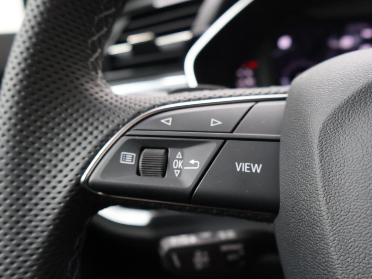 Audi Q3 S edition Competition 35 TFSI S tronic | 150 PK | Automaat | Adaptieve Cruise Control | Achteruitrijcamera | Afgevlakt Stuur | Keyless Entry | Inklapbare Spiegels | Volleder | Stoelverwarming | S Line |