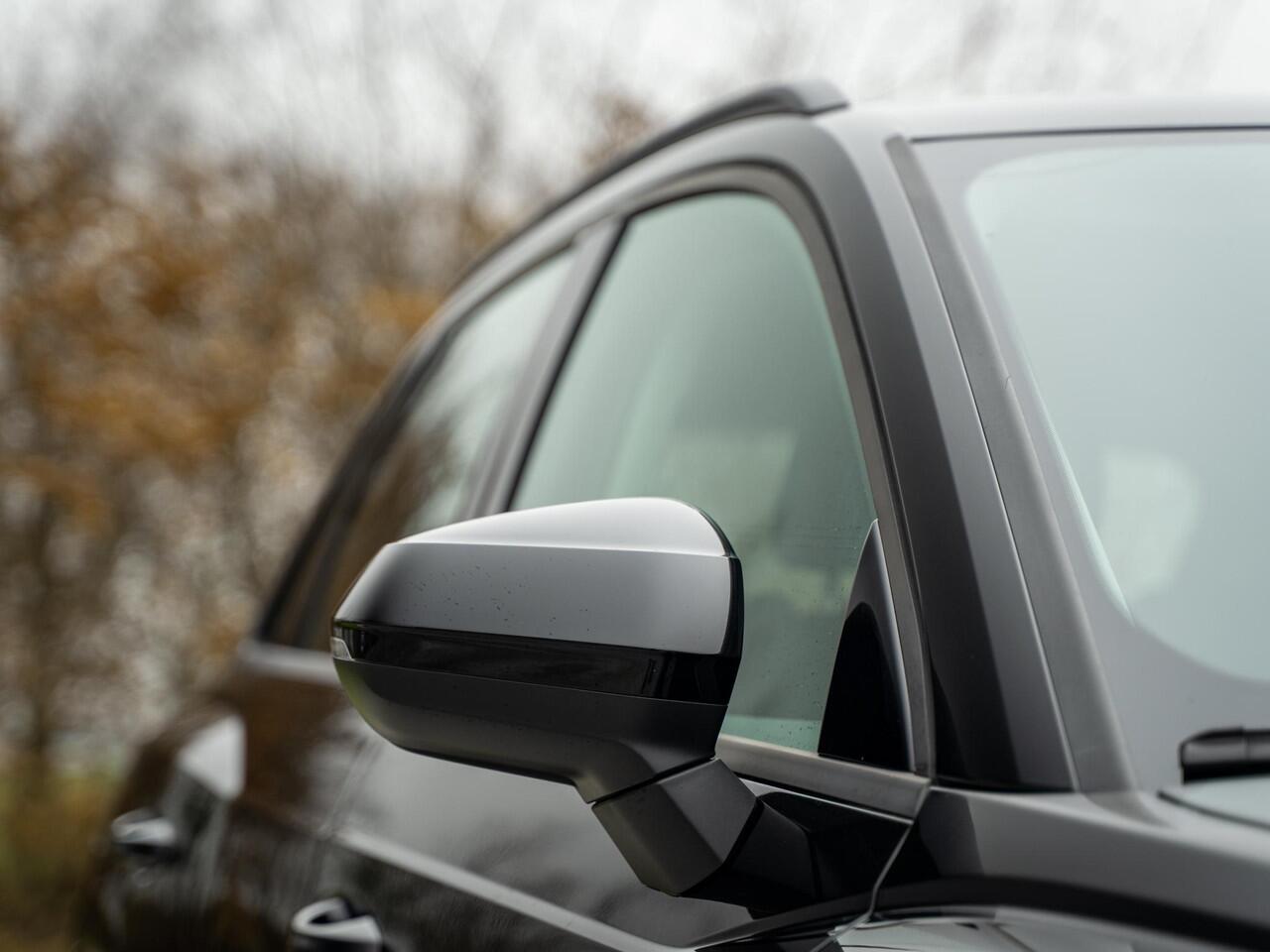 Audi Q3 45 TFSI e // zwart optiek // start/stop // elektr. klep // 20"