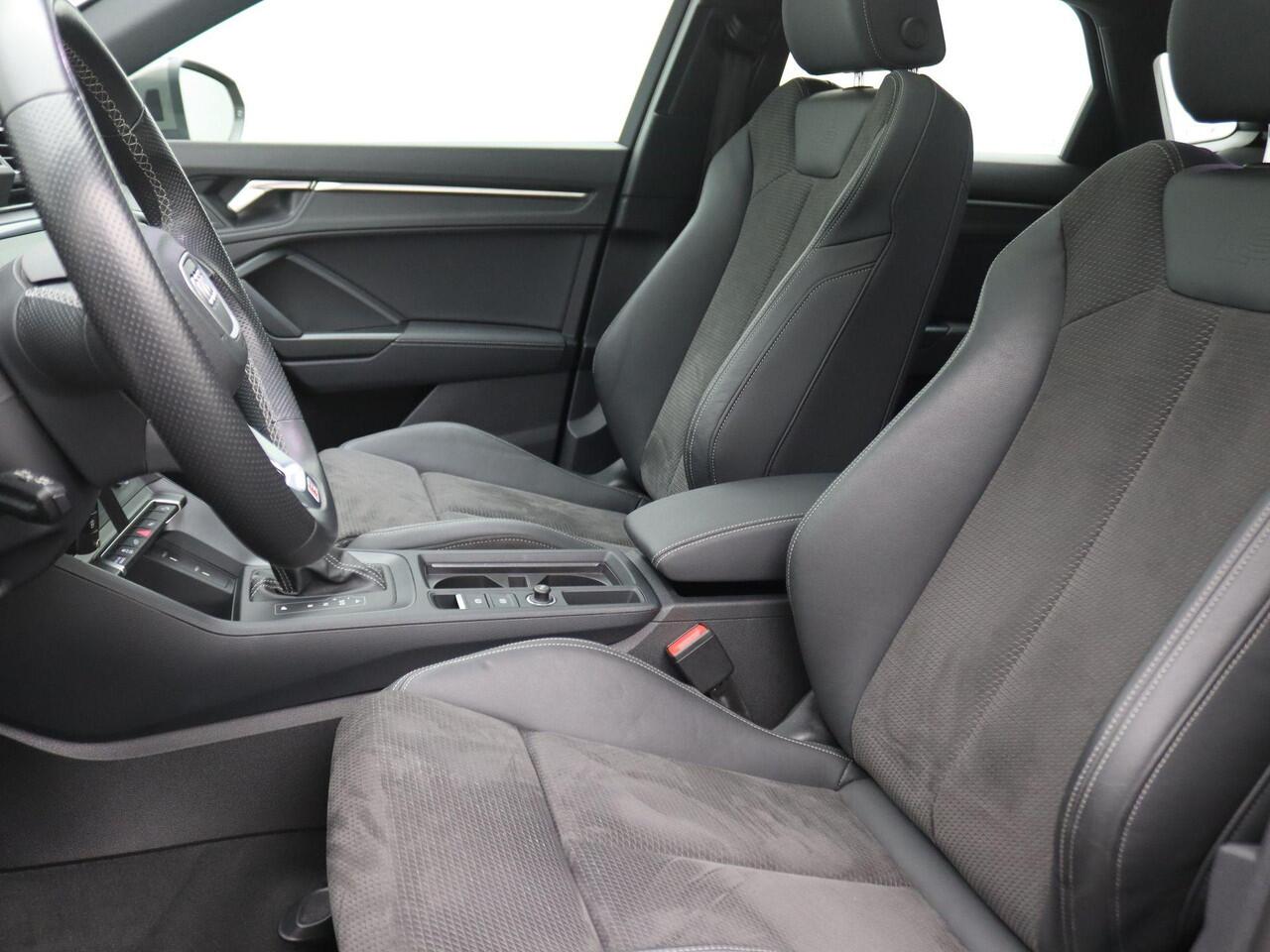 Audi Q3 Sportback 45 TFSI e S Edition 245PK S-Tronic SOH 89%, S-line, Pano-Schuifdak, Trekhaak, Adaptieve Cruise Controle, PDC voor en achter, Stoelverwarming, 19" LM Velgen, Navi, Clima