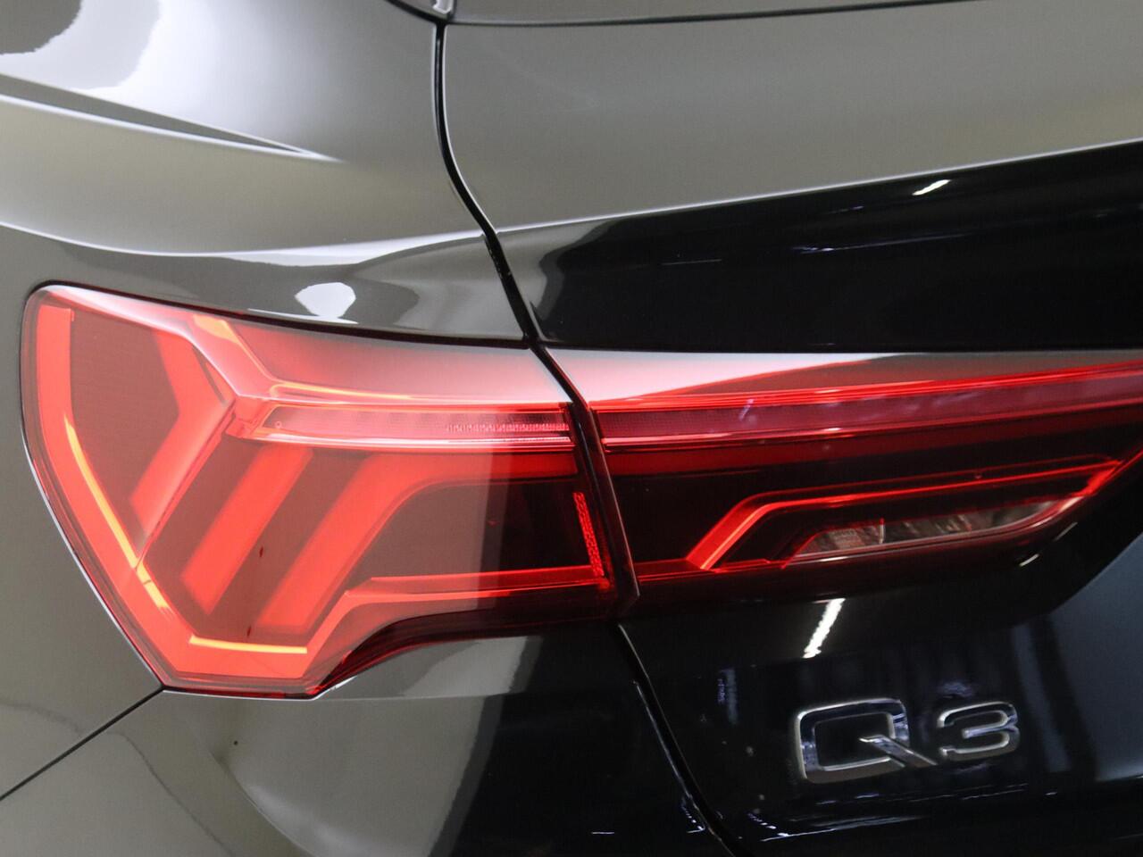 Audi Q3 Sportback 45 TFSI e S Edition | SoH 94% | Trekhaak | Achteruitrijcamera | Lederen bekleding | Dodehoek detectie | Keyless | CarPlay | Navigatie | Cruise control |