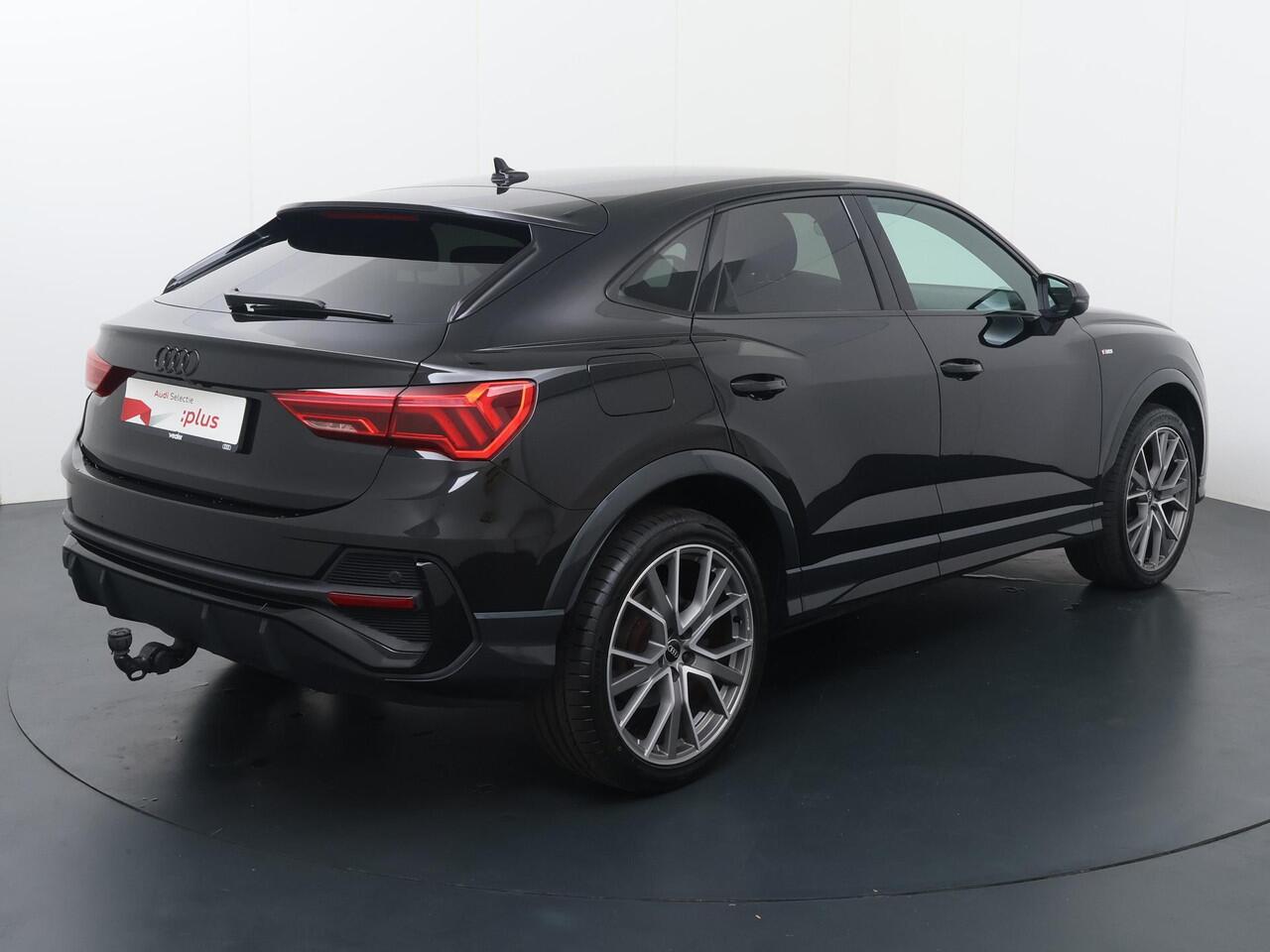 Audi Q3 Sportback 45 TFSI e S Edition | 245 PK | SoH 89% | Trekhaak wegklapbaar | Navigatiesysteem | Achteruitrijcamera | Voorstoelen verwarmd |