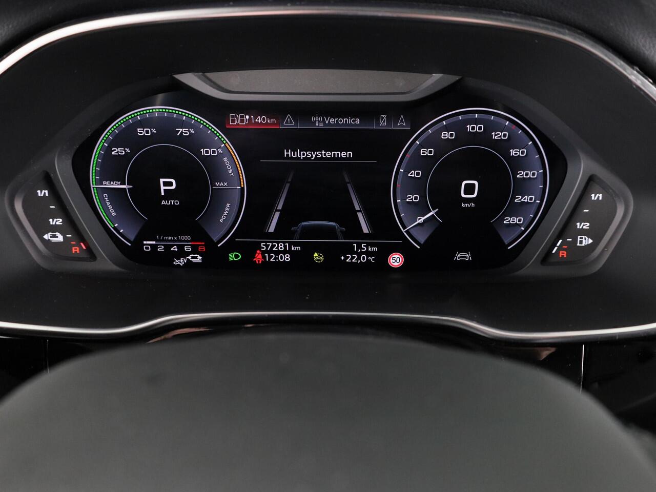 Audi Q3 45 TFSI e Business Edition 245 pk S-tronic | Navigatie | Elektr. trekhaak | Parkeersensoren | Achteruitrijcamera | LED koplampen | Stoelverwarming |