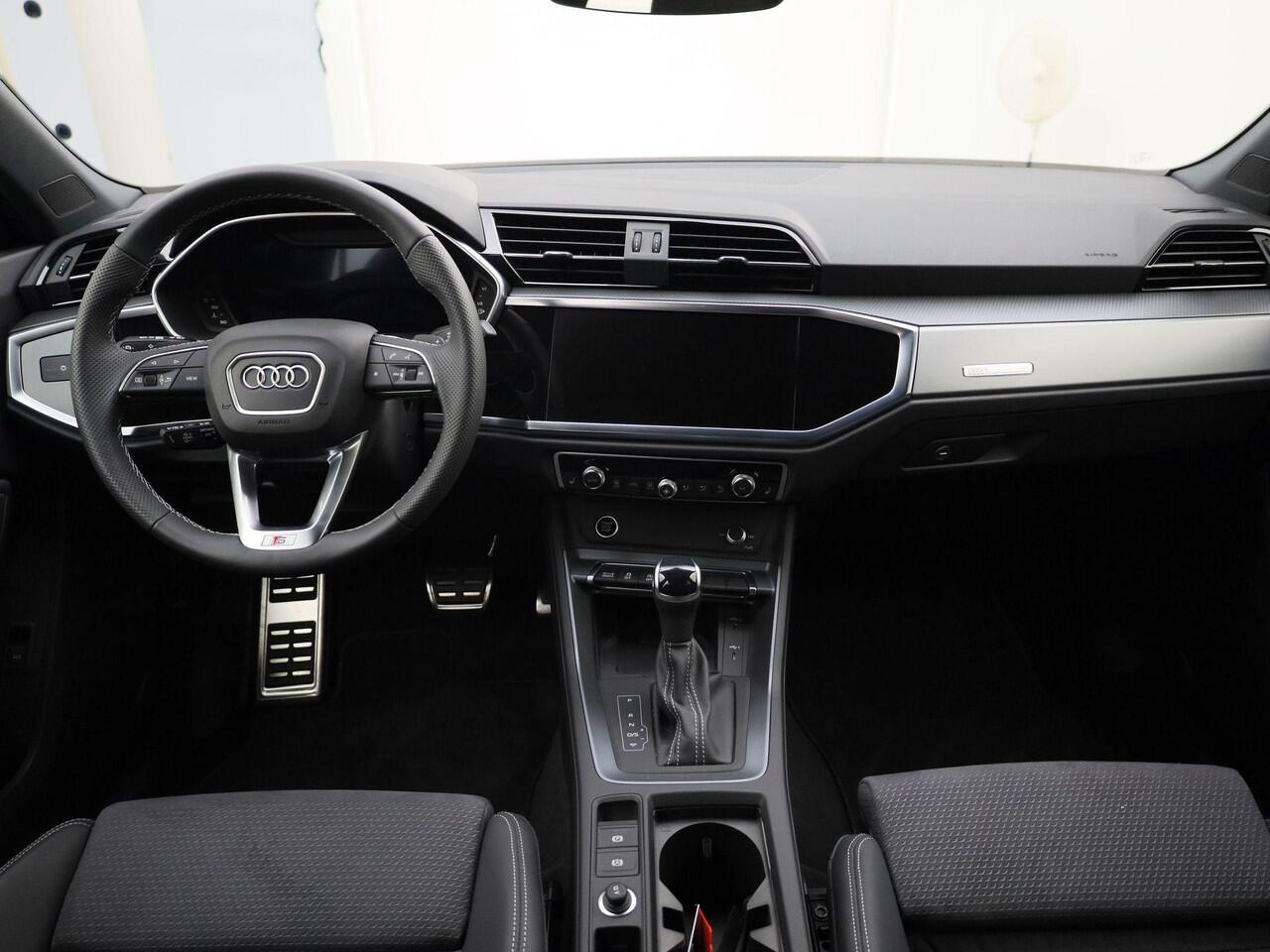 Audi Q3 Sportback S-line 35TFSI 110kW/150PK S-tronic S Edition · Apple/Android Car Play · Adaptive Cruise Control · Stoelverwarming · Parkeersensoren · Garantie tot 03-10-2029 of 100.000km