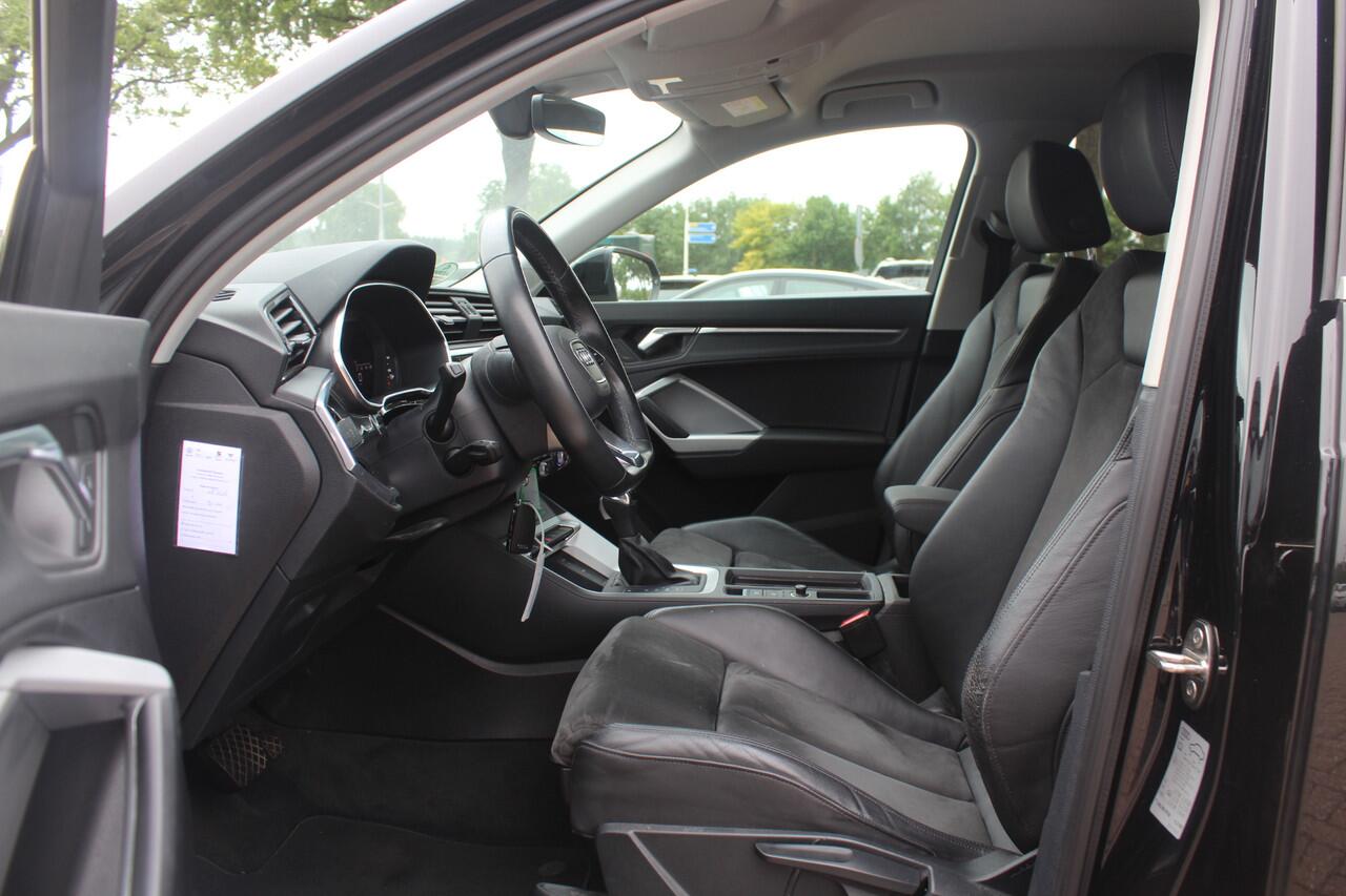Audi Q3 35 TFSI S edition / Trekhaak / Camera / Leder&Alcantara / 18'' / Navigatie / Dodehoek / Stoelverwarming / Sportonderstel / Virtual Cockpit / Cruise Control