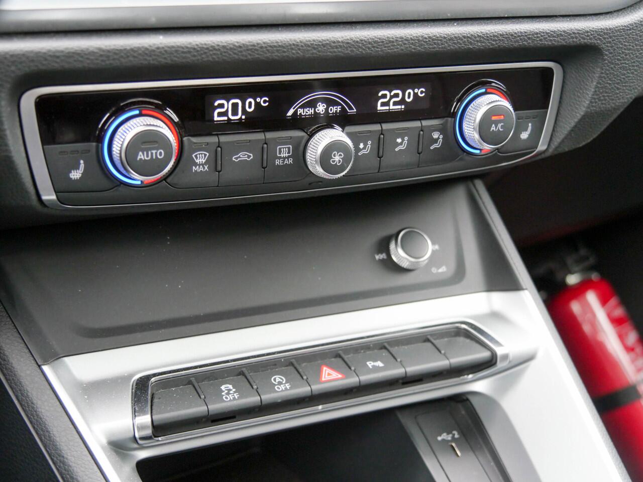 Audi Q3 35 TFSI 150PK Automaat S Line | PANODAK | CAMERA | NAVIGATIE | TREKHAAK |