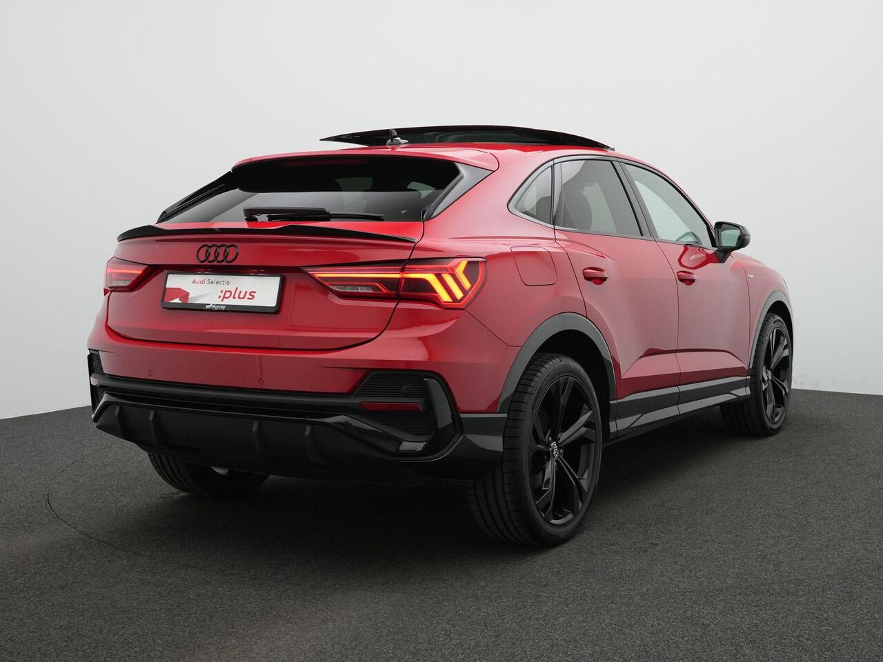 Audi Q3 Sportback 35 TFSI 150 pk S-tronic S-Line | Panoramadak | Trekhaak | Stoelverwarming | Adaptive Cruise | Navigatie