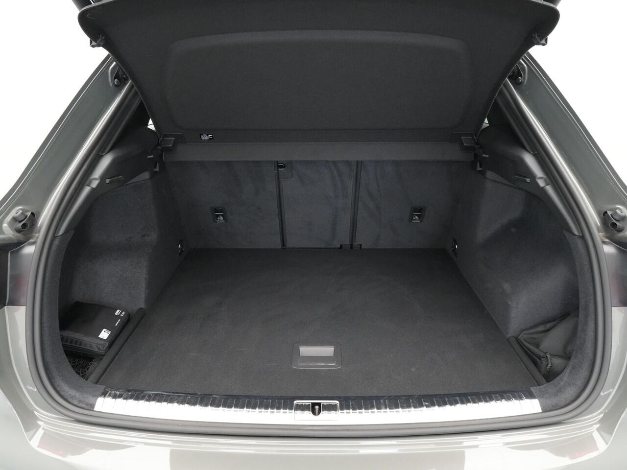 Audi Q3 35 TFSI 150 pk S-Tronic S line edition Trekhaak, Navi, Led, Pdc, Car play 28