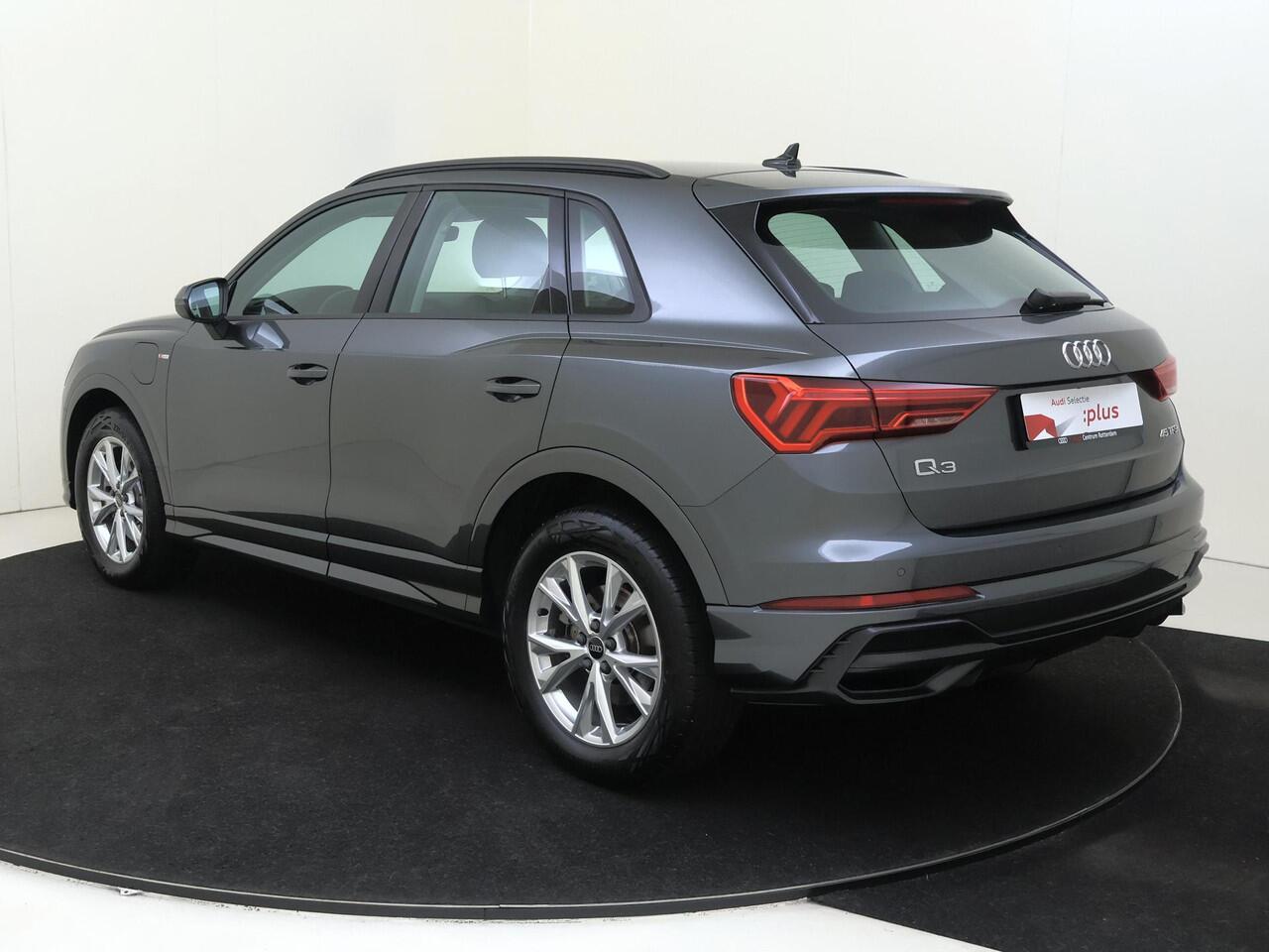 Audi Q3 45 TFSI e S edition | Parkeersensoren | Dodehoek detectie | Adaptieve cruise control | Stoelverwarming | CarPlay | Audi virtual cockpit plus |
